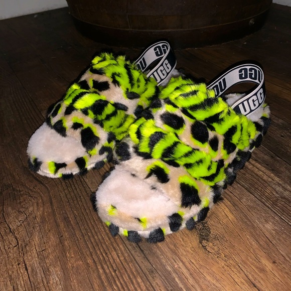 BRAND NEW UGG SLIDES - Picture 3 of 4